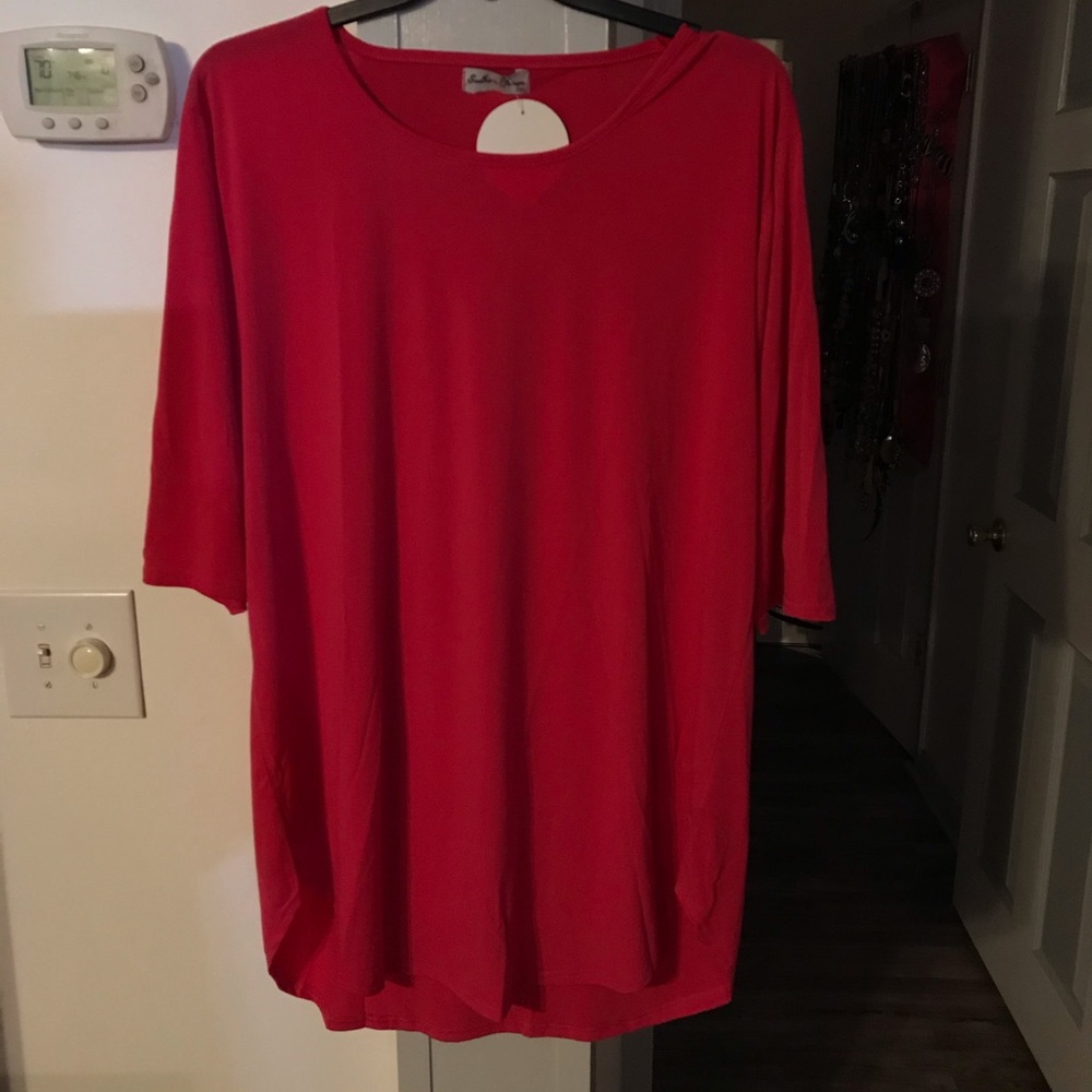 Knit tunic NWT. Smoke free
